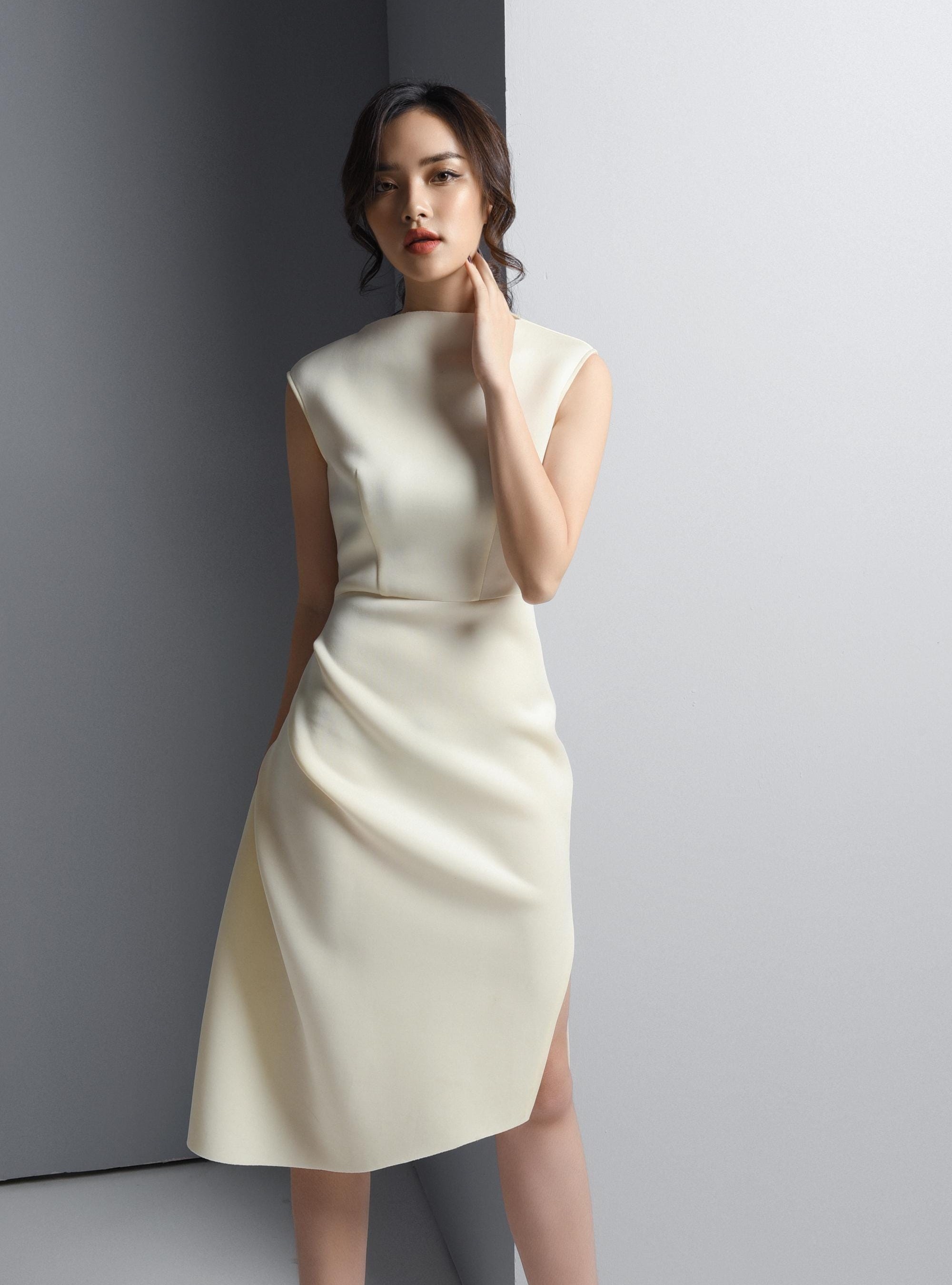 IVORY STRUCTURED CAP SLEEVE MIDI DRESS